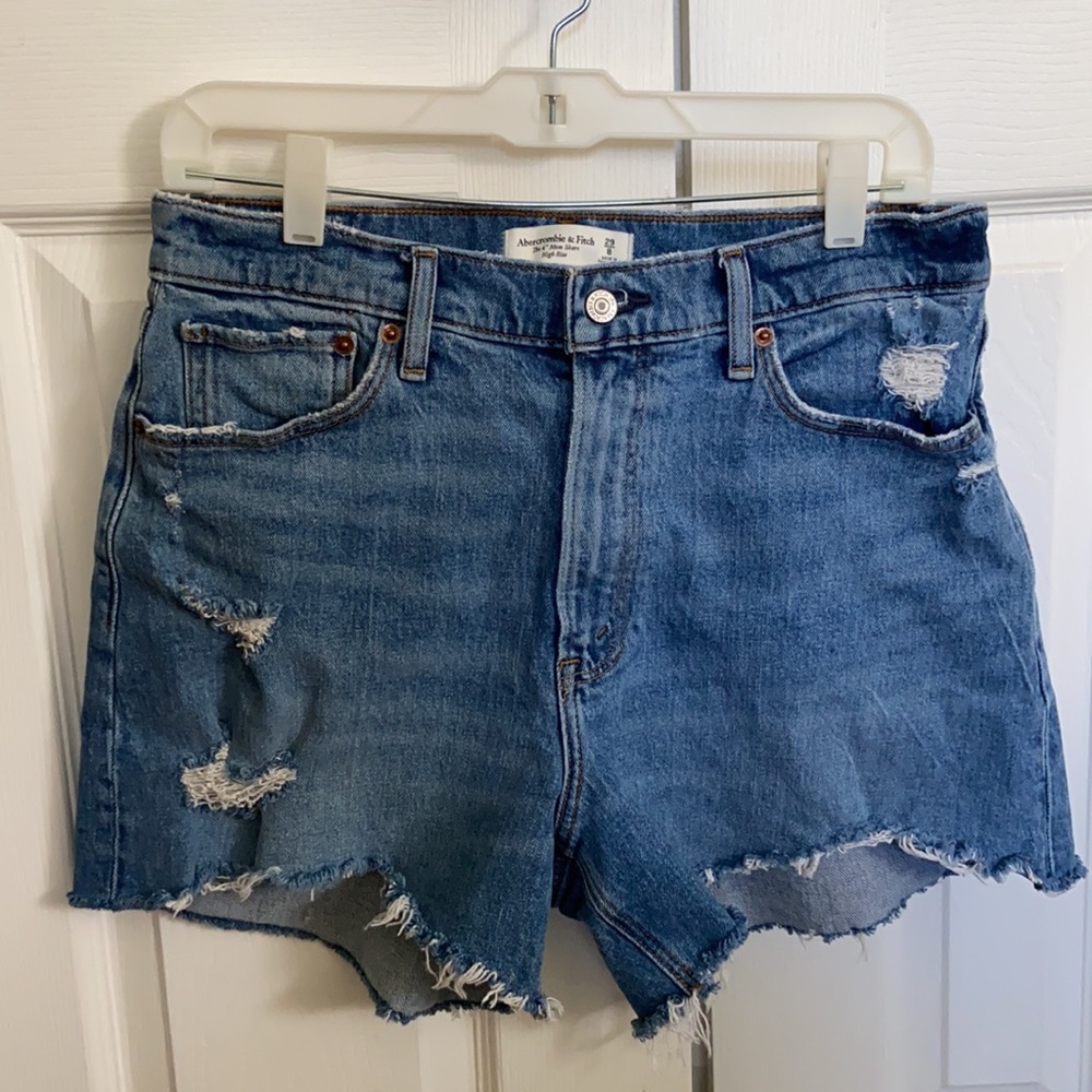 Abercrombie & Fitch 4” Mom High Rise Jean Shorts curve love Size 29 / 8